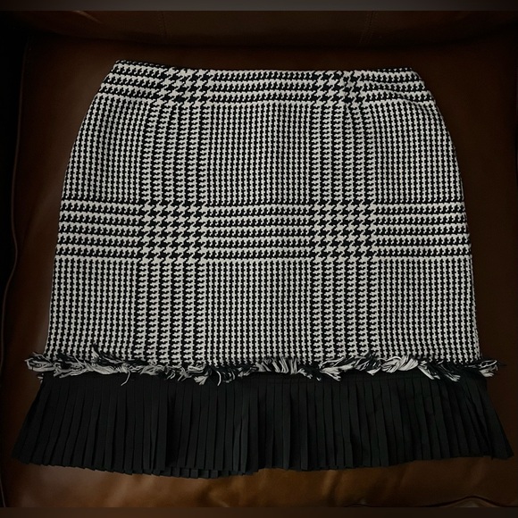 Mother of Pearl Dresses & Skirts - Mother of Pearl Black and White Mini Skirt | Size 8 | EUC |
